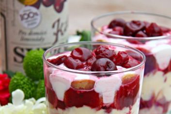 Valentine´s cherry trifle