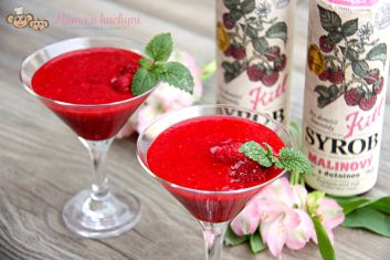 Raspberry daiquiri for children and adults