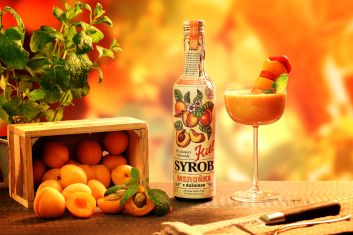 Letní meruňkový koktejl