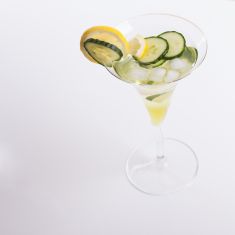 Recept na okurkový gin-tonic od Kitl
