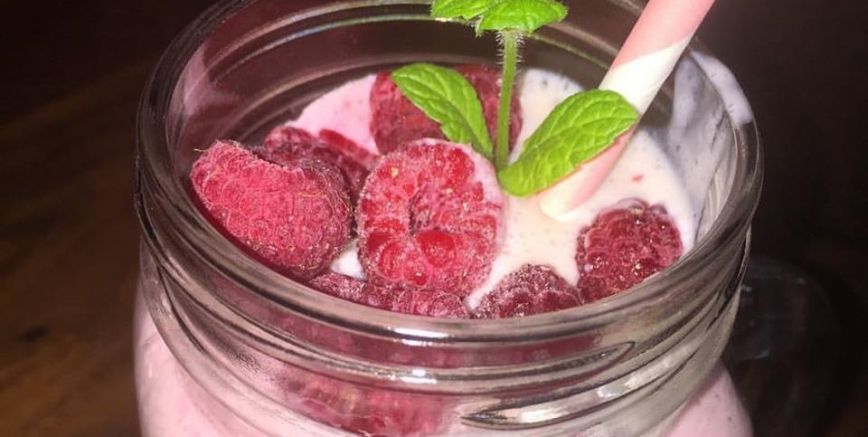 Homemade Raspberry-mint smoothie 