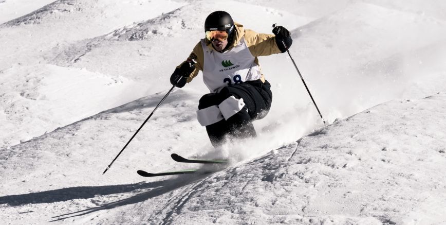 Kitl podporuje Daniela Honziga - reprezentanta ČR v Akrobatickém lyžování - boulích