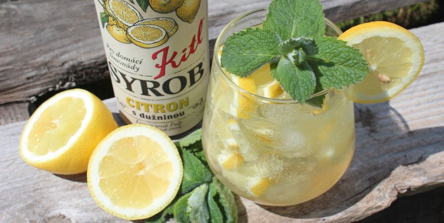 Lemon cocktail Gin Fizz